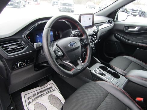 Used 2025 Ford Escape ST-Line Select AWD/4WD image 9