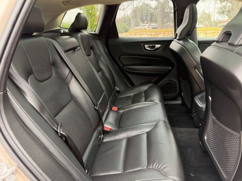Certified 2025 Volvo XC60 B5 Plus image 12
