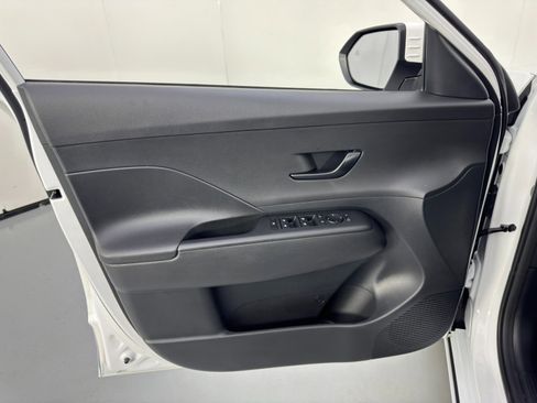 Used 2025 Hyundai Kona SEL image 41