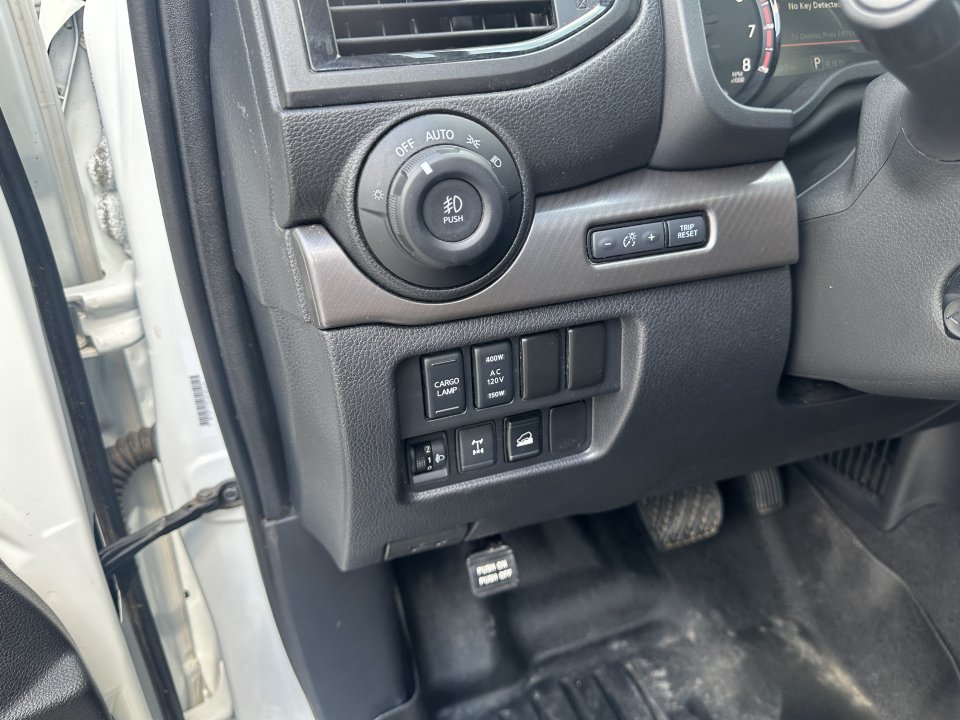 Used 2020 Nissan Titan PRO-4X w/ Pro-4x Convenience Package AWD/4WD image 16