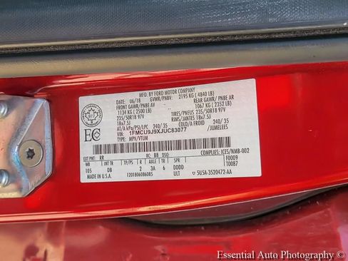 Used 2018 Ford Escape Titanium AWD/4WD image 16