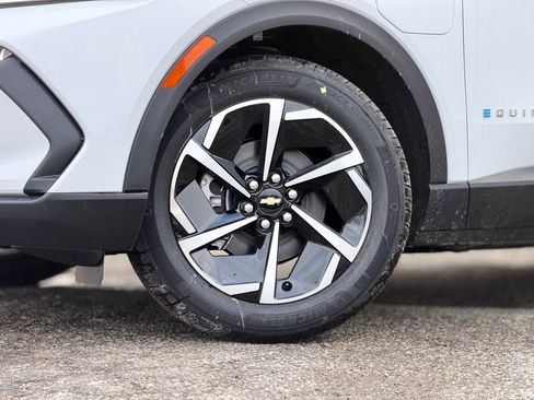 New 2026 Chevrolet Equinox EV LT image 2