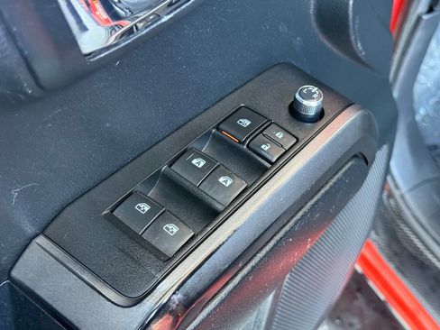 Used 2016 Toyota Tacoma TRD Off-Road w/ Towing Package AWD/4WD image 10