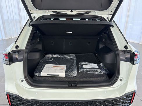 New 2026 Volkswagen Tiguan SEL R-Line AWD/4WD image 34