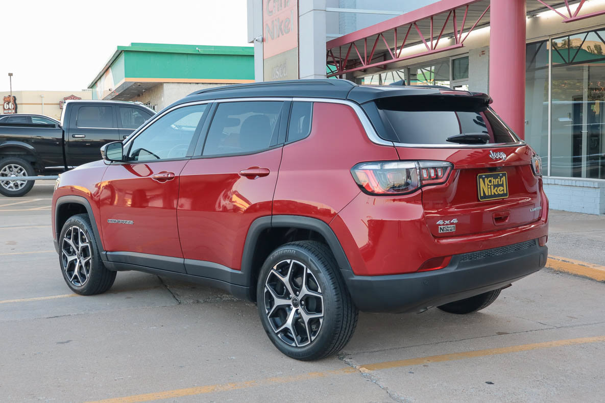 Used 2025 Jeep Compass Limited AWD/4WD image 6