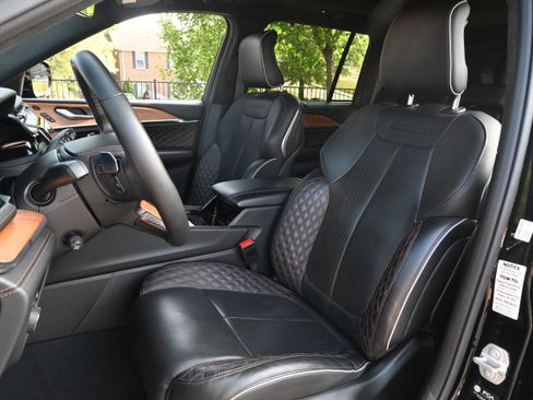 Used 2023 Jeep Grand Cherokee Summit AWD/4WD image 18