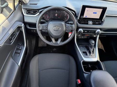 Used 2025 Toyota RAV4 LE AWD/4WD image 22