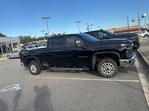 Used 2025 Chevrolet Silverado 2500 LT w/ Convenience Package AWD/4WD image 5