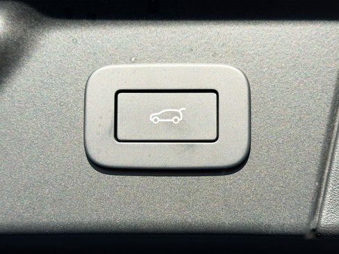 New 2026 Land Rover Range Rover Velar Dynamic SE image 13