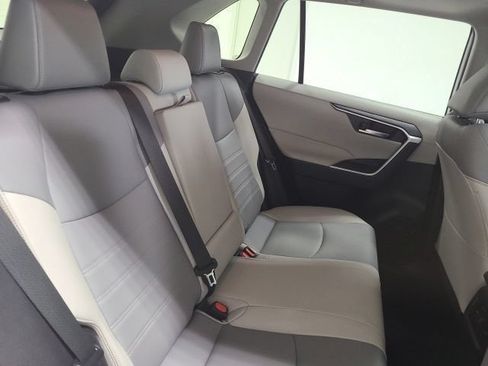 Used 2019 Toyota RAV4 XLE Premium FWD image 15