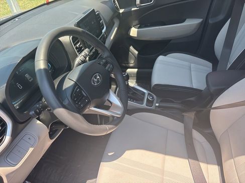 Used 2025 Hyundai Venue SEL FWD image 16