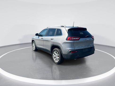 Used 2018 Jeep Cherokee Latitude FWD image 7