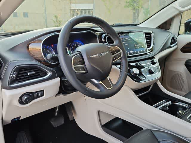 Used 2024 Chrysler Pacifica Limited FWD image 10