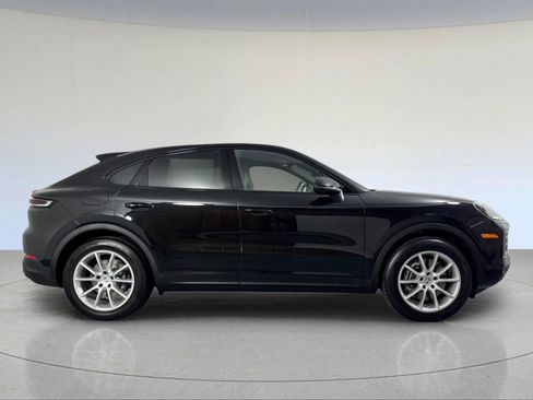 Certified 2025 Porsche Cayenne Coupe image 9