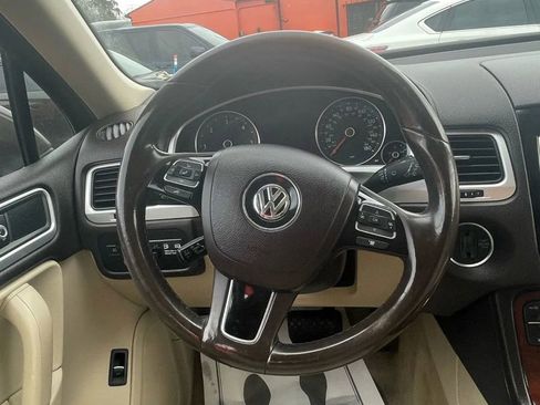 Used 2013 Volkswagen Touareg TDI image 11