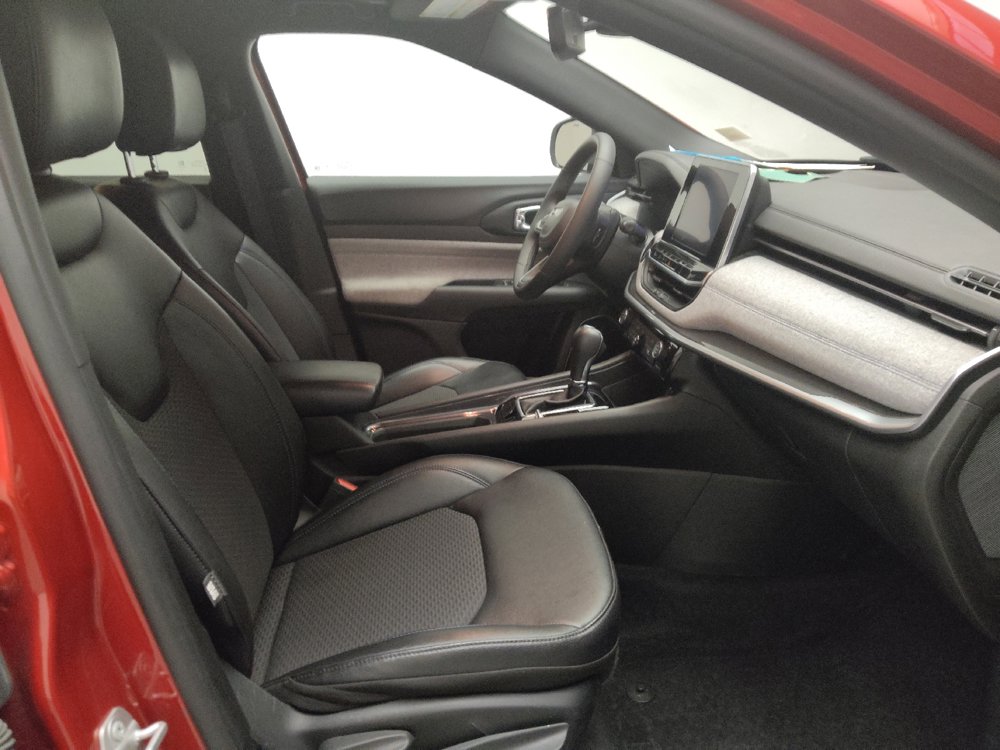 Used 2025 Jeep Compass Latitude w/ Sun & Sound Group AWD/4WD image 21