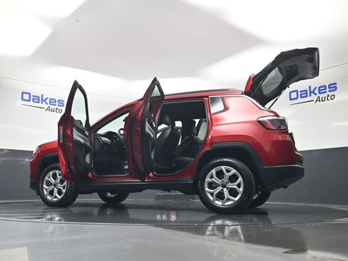 Used 2025 Jeep Compass Latitude w/ Sun & Sound Group image 64