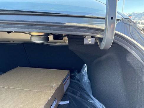 Used 2025 Hyundai Elantra Limited FWD image 26