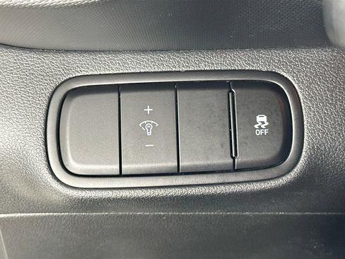 Used 2023 Hyundai Venue SEL image 10