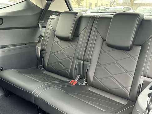 Used 2025 Volkswagen Atlas SE image 18