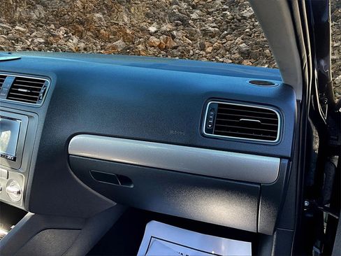 Used 2017 Volkswagen Jetta S image 14