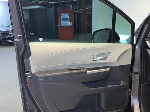 Used 2021 Toyota Sienna XLE image 12