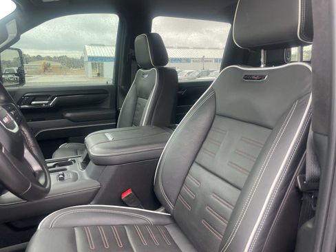 Used 2024 GMC Sierra 2500 AT4X image 8