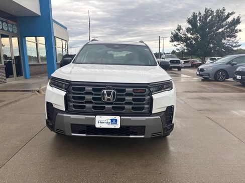 Used 2026 Honda Pilot TrailSport image 2