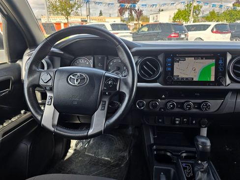 Used 2018 Toyota Tacoma TRD Off-Road image 10