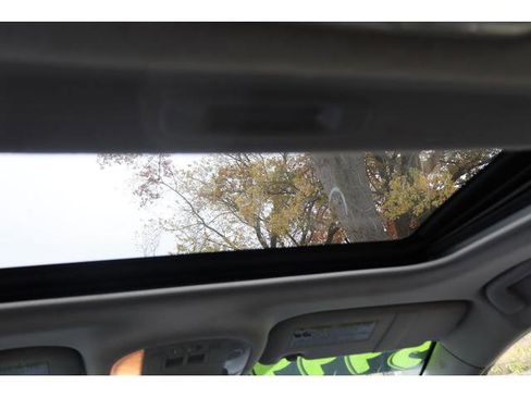 Used 2010 Pontiac Vibe w/ Sun And Sound Package image 12