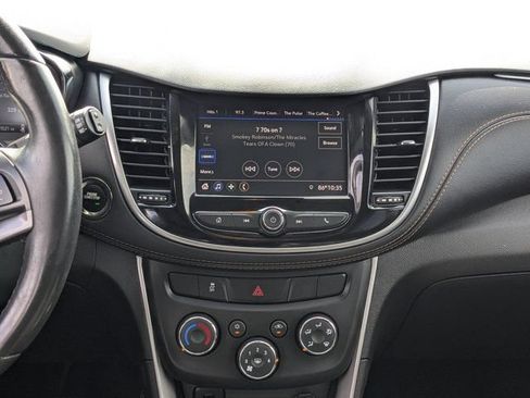 Used 2022 Chevrolet Trax LT w/ LT Convenience Package AWD/4WD image 18