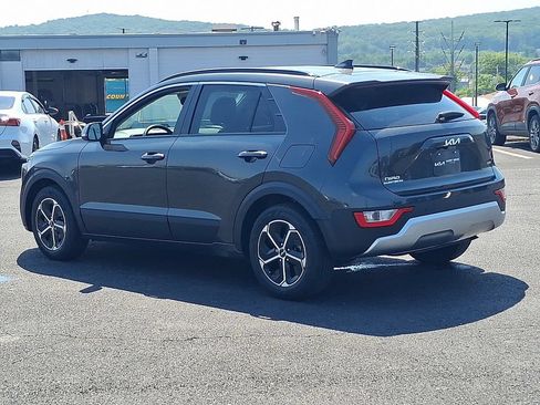 Used 2023 Kia Niro EX FWD image 4