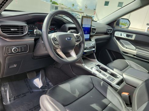 Used 2023 Ford Explorer Limited w/ Limited Technology Package RWD image 9