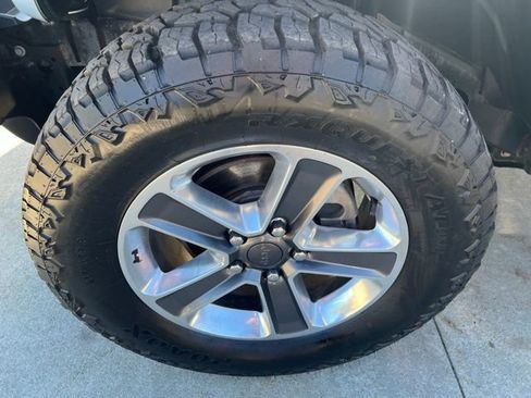 Used 2020 Jeep Wrangler Unlimited Sahara w/ Dual Top Group AWD/4WD image 9