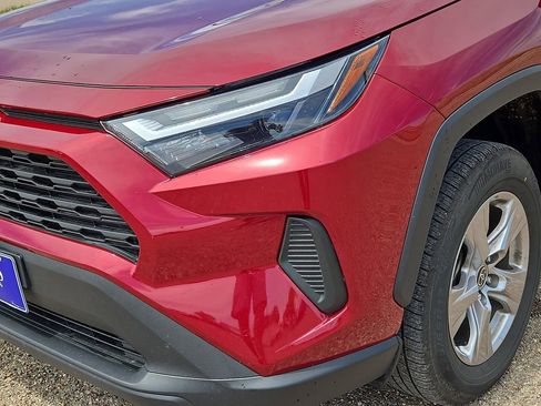 Used 2022 Toyota RAV4 XLE image 9