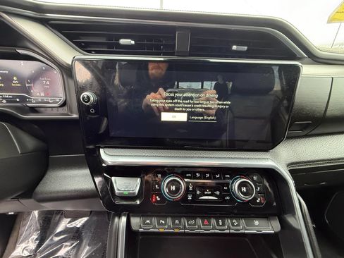 Used 2023 GMC Sierra 1500 Denali w/ Technology Package AWD/4WD image 14