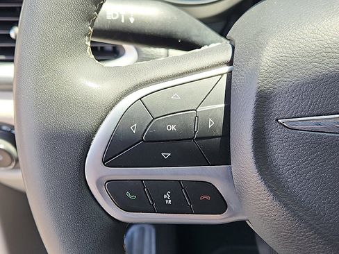 Used 2024 Chrysler Pacifica Limited FWD image 22