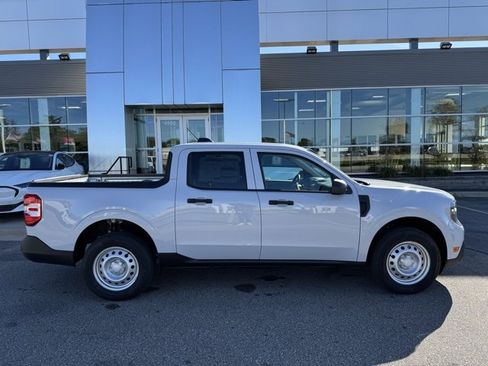 New 2025 Ford Maverick XL image 32
