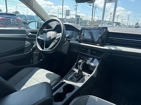 Used 2025 Volkswagen Jetta SE w/ Sunroof Package FWD image 8