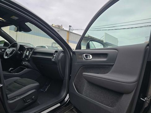 Certified 2023 Volvo C40 P8 Recharge Ultimate w/ Protection Package Premier AWD/4WD image 12