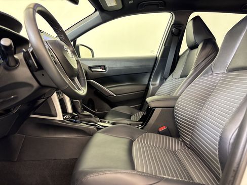 Used 2023 Toyota Corolla Cross XSE w/ Convenience Package image 5