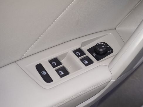 Used 2023 Volkswagen Tiguan SE R-Line FWD image 13