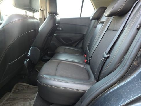 Used 2017 Chevrolet Trax LT w/ Sun & Sound Package image 32