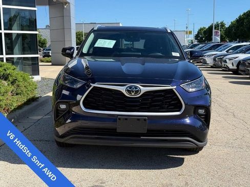 Used 2022 Toyota Highlander XLE AWD/4WD image 8