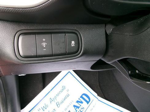 Used 2024 Hyundai Venue SE FWD image 14