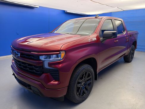 Used 2023 Chevrolet Silverado 1500 RST w/ Z71 Off-Road Package AWD/4WD image 4