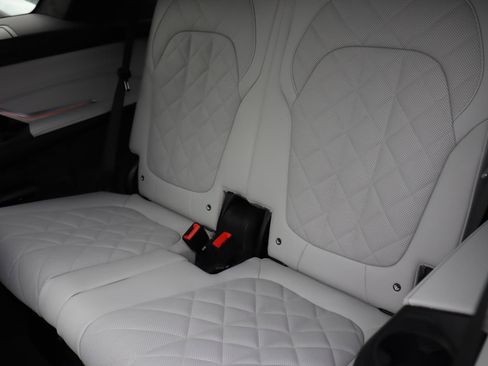 Used 2026 BMW X7 xDrive40i w/ Dynamic Handling Package image 16