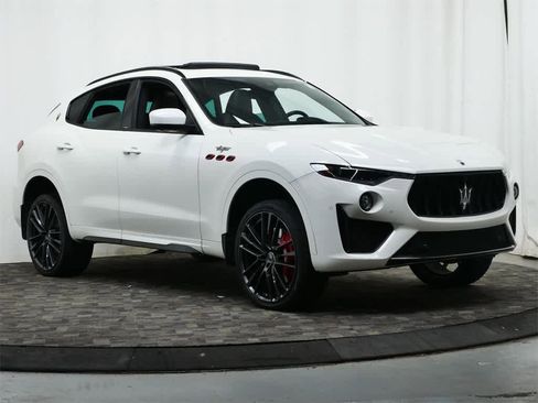 Used 2022 Maserati Levante Trofeo image 7