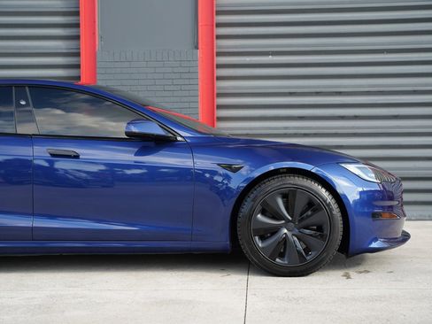 Used 2023 Tesla Model S Standard Range image 2