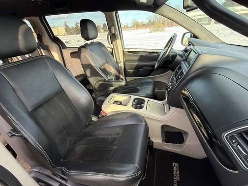 Used 2017 Dodge Grand Caravan SXT image 29